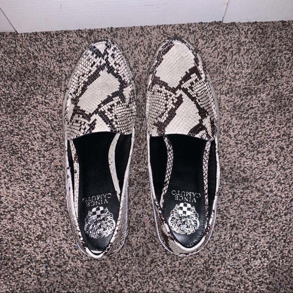 NEW VINCE CAMUTO SNAKE LOAFERS